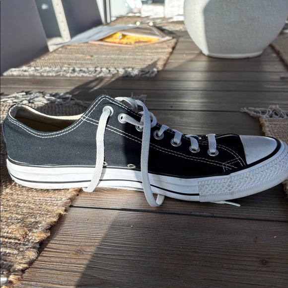 Converse Black and White Low-Top Sneakers 11.5 - Picture 3 of 9